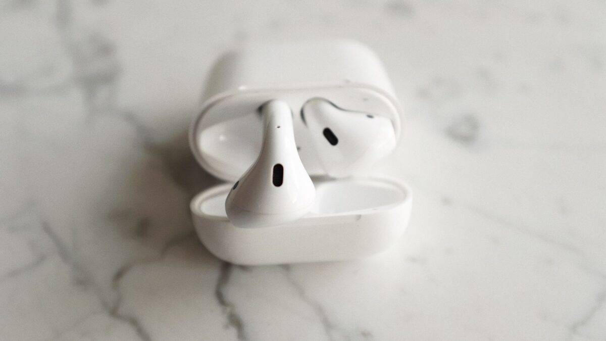 wireless earbuds charging case