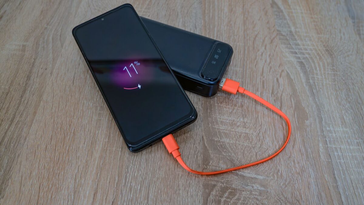 How to Choose a Power Bank: mAh vs Wh, Real Capacity, USB-C PD and Airline Rules
