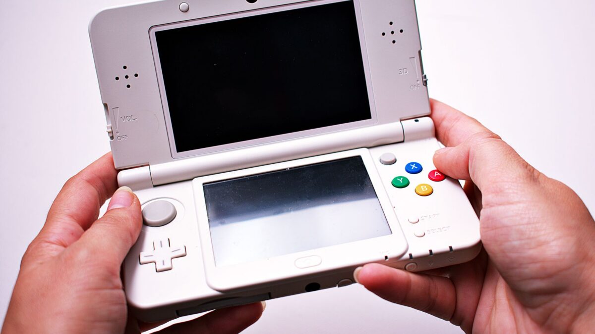 Handheld Gaming PCs Explained: Steam Deck vs ROG Xbox Ally vs Legion Go vs Switch 2