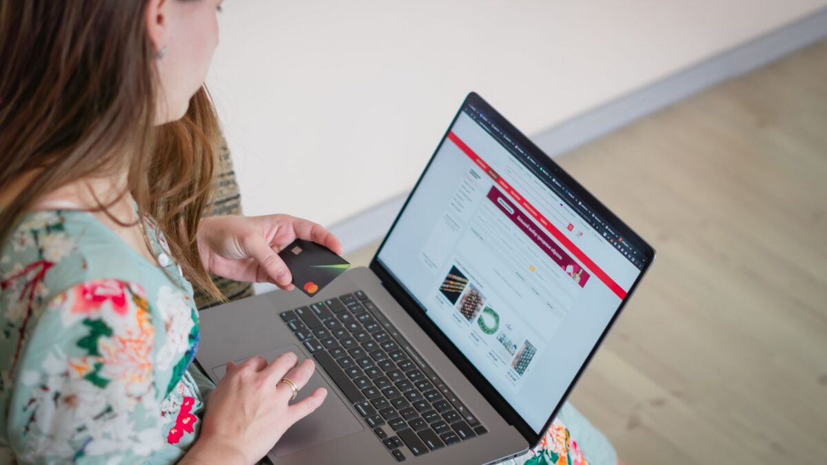 How to Spot a Fake Online Store Before You Pay (and What to Do If You Already Did)