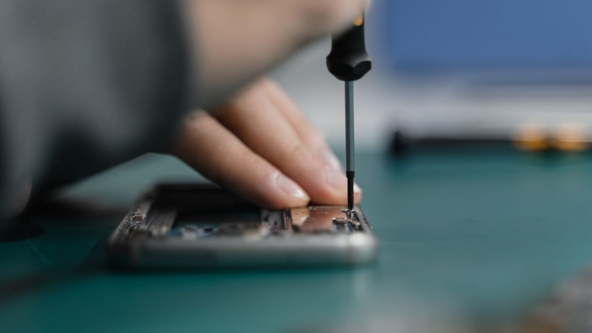 Refurbished vs Renewed vs Used Phones: What the Labels Mean and What to Check