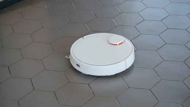 Robot Vacuum Buying Guide: Lidar vs Camera, Mop Combos, Docks and Hidden Costs