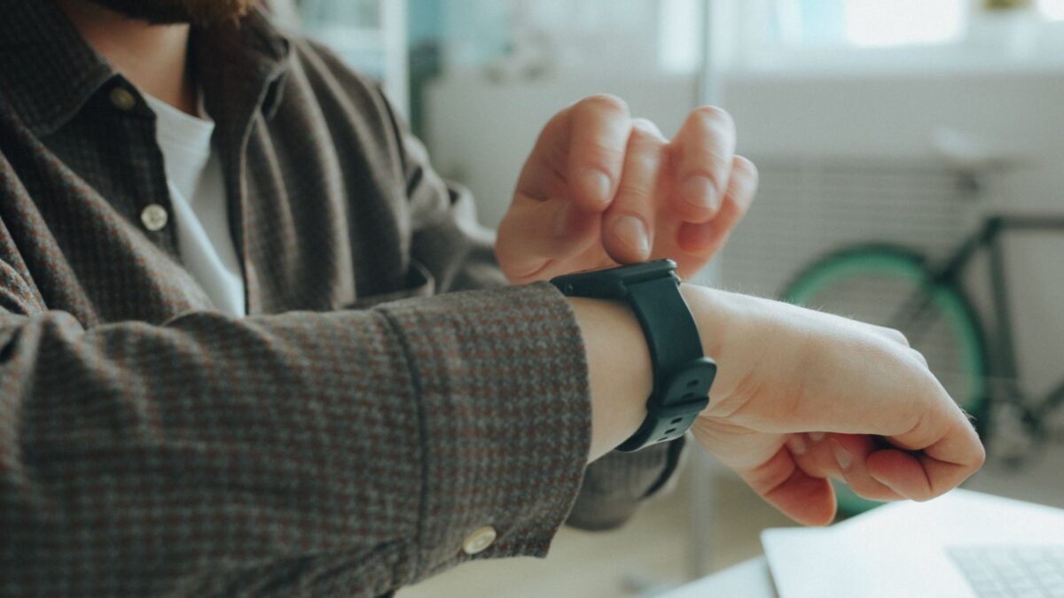 Smart Ring vs Smartwatch: Which Health Tracker Is Right for You?